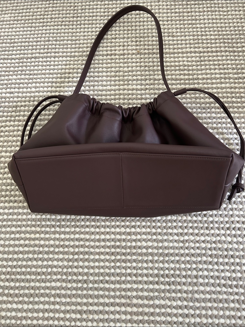 THE HORSE Fin Drawstring Shoulder Bag, coffee - Picture 5 of 7